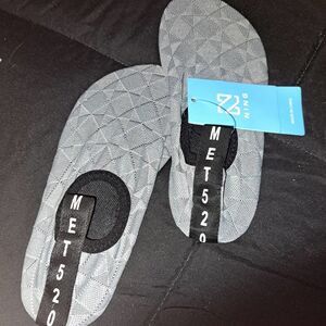 SALE!! NWT- Women/girls Sz 4 - Ming Met520 Water- diving - beach shoe  34/35 EU